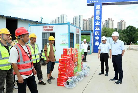 公司工會慰問市政工程公司海綿城市項(xiàng)目施工人員