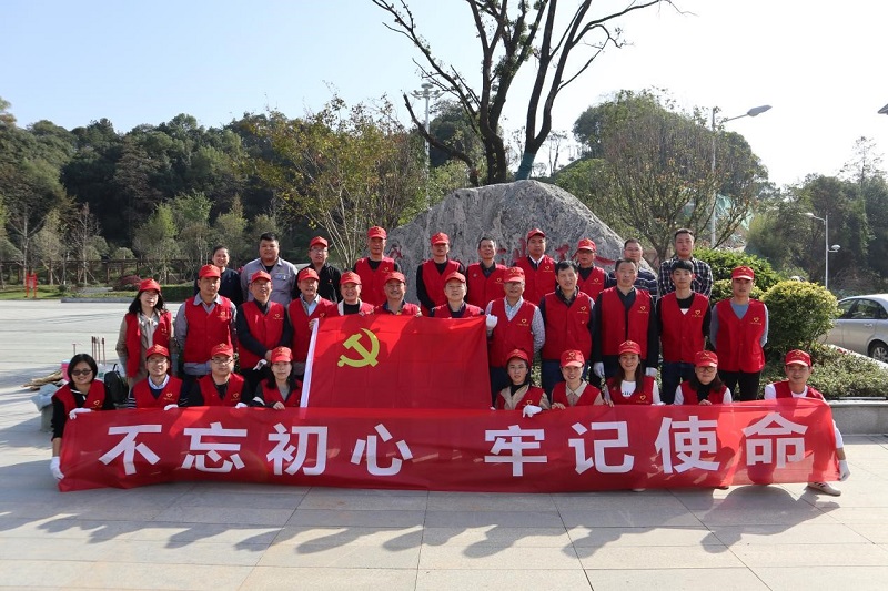 中南、建筑、中化地產(chǎn)聯(lián)合開(kāi)展主題教育黨員志愿服務(wù)活動(dòng)