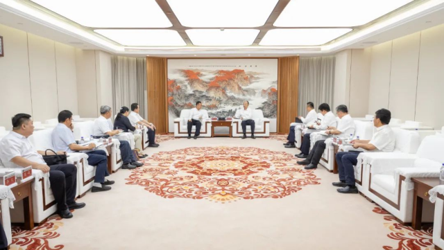 莫鼎革會(huì)見(jiàn)克拉瑪依市委副書(shū)記、市長(zhǎng)陳凱