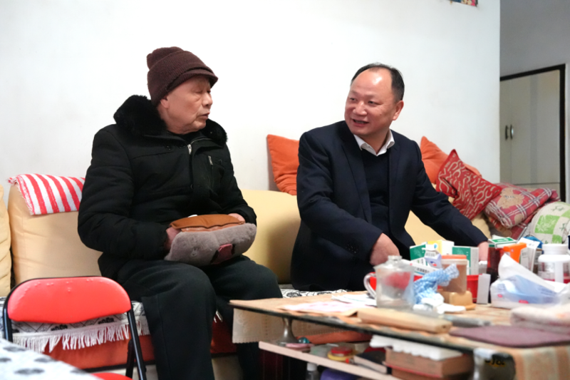公司黨委走訪慰問(wèn)困難黨員和困難職工、看望慰問(wèn)老領(lǐng)導(dǎo)和老同志