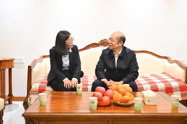 國務(wù)院國資委黨委委員、副主任譚作鈞看望慰問中國化學(xué)“時代楷?！鼻褴娡炯覍? />
																					</a>	
										<div   id=